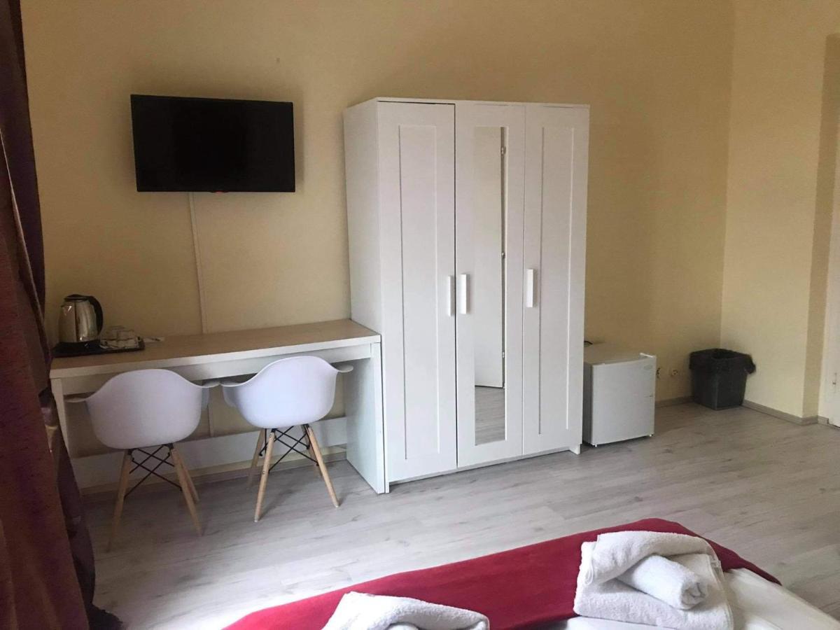 Bed and Breakfast Y Panzio Balatonlelle Exterior foto